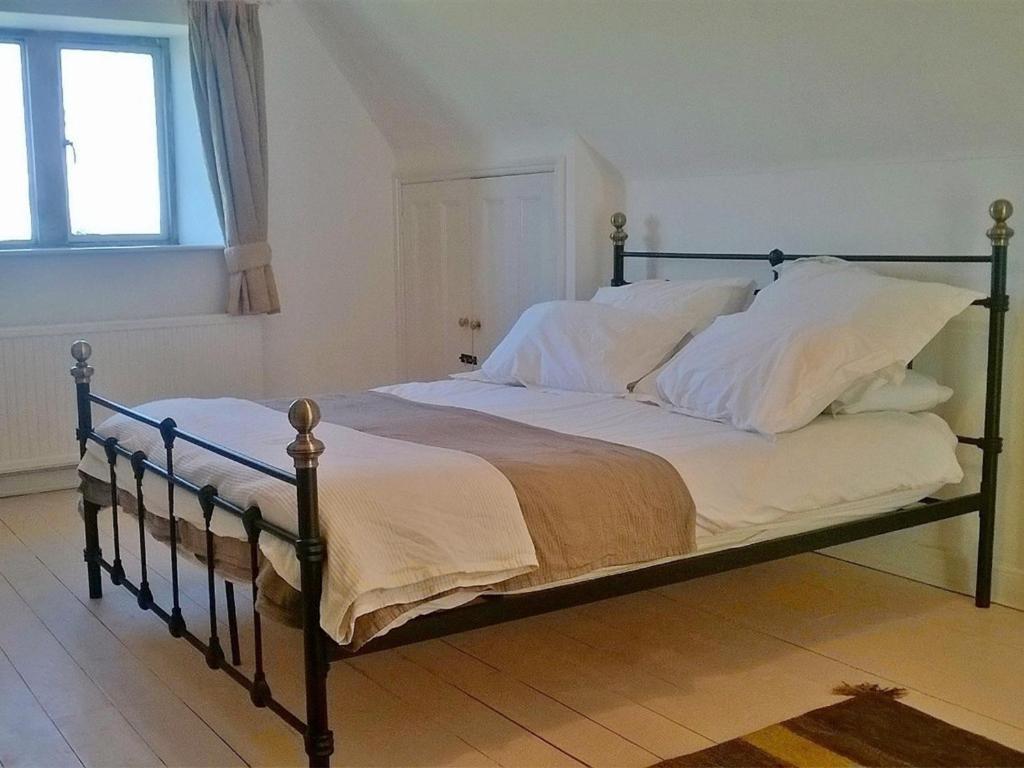 Battens Farm Cottages B&B Yatton Keynell Exteriör bild