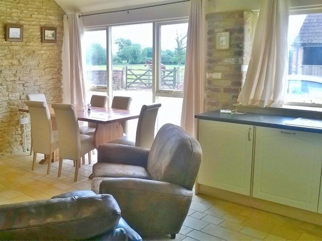 Battens Farm Cottages B&B Yatton Keynell Exteriör bild